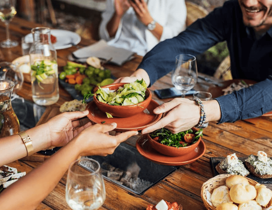 6 Tips for Dining Out When You Have GERD